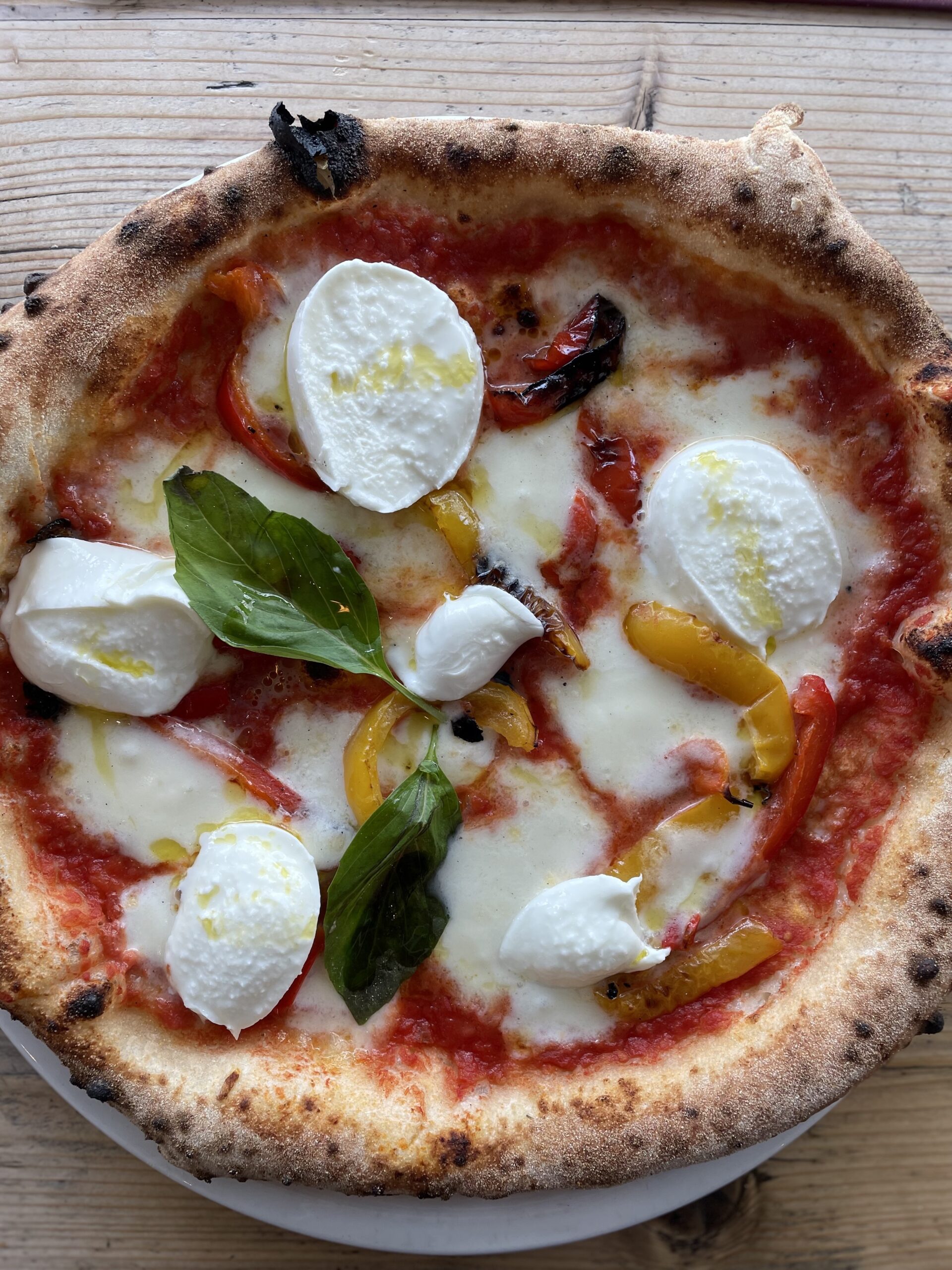 Pizza w buffalo mozzarella